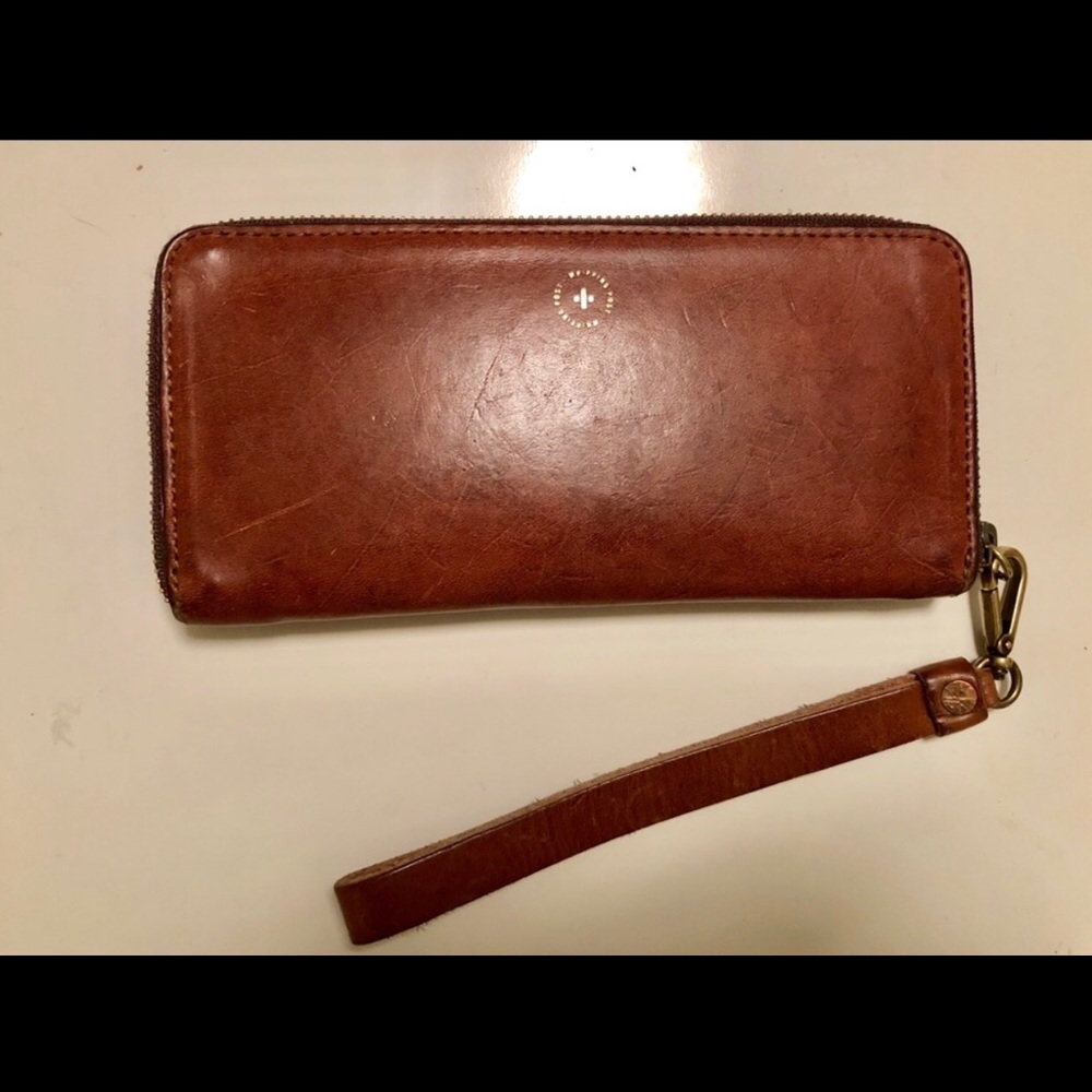 ISO w+p whipping post standard leather zip wallet